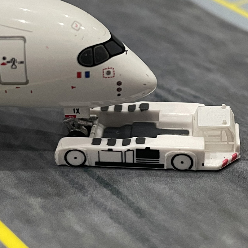 1:400 Scale Aircraft Tractor T - Horseshoe Game Set review and price